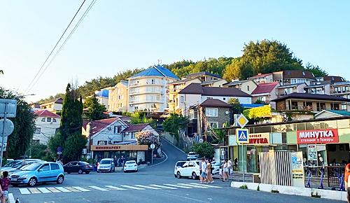 Горные склоны улицы Победы